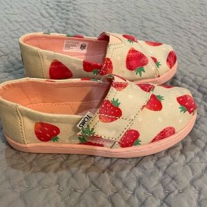 Kids Toms. Worn once. Little kid. Size 10